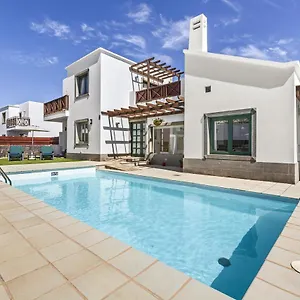 https://siesta-suites-lanzarote.in-canary-islands.com