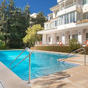 https://apartamento-puerto-marbella.1costadelsol.com
